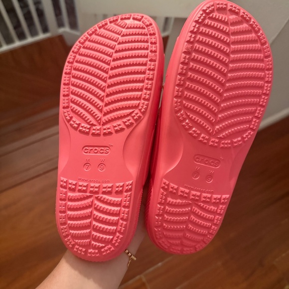 Pink classic croc sandal - Picture 2 of 2